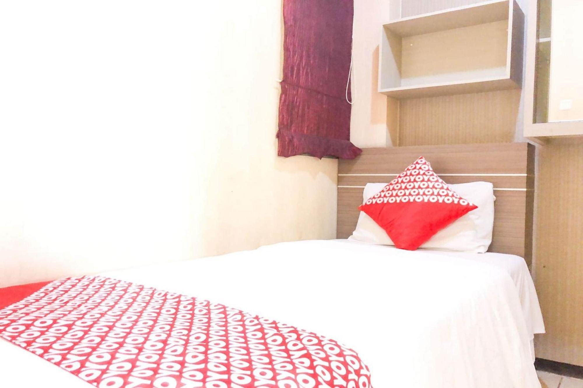 Oyo 93767 45 Guest House Sragen Exterior photo